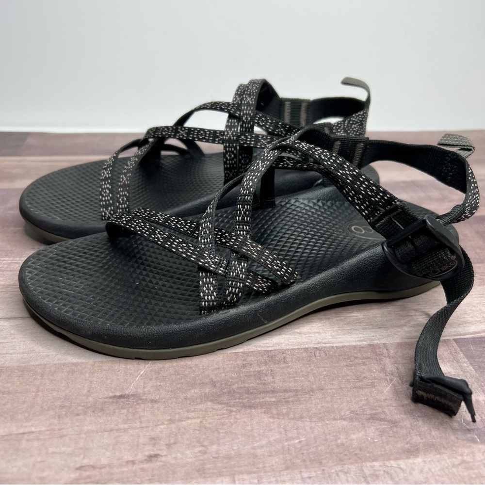 Black Chacos Sandles Kids 5 womens 7